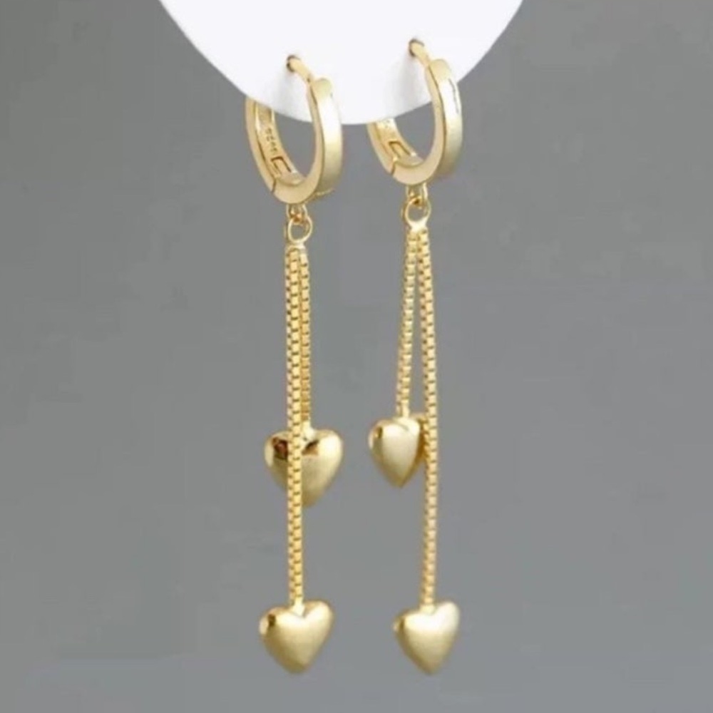 COPY - Gold Heart Dangle Tassel Huggie Hoop Earrings
Brand New - Picture 1 of 4